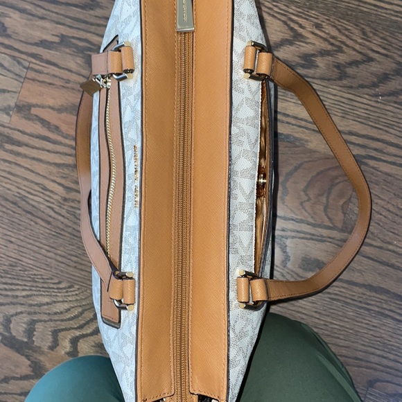 Michael Kors Frame out Item Leather Trim Vanilla NS Handbag - Picture 10 of 17